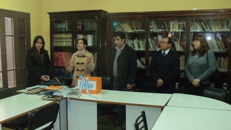 Entrega de ejemplares de criminalística para la biblioteca “Ramón Rosa Olmos” 
