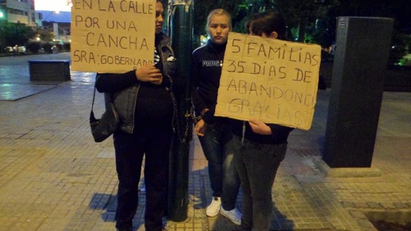 Mujeres reclaman tras ser desalojadas