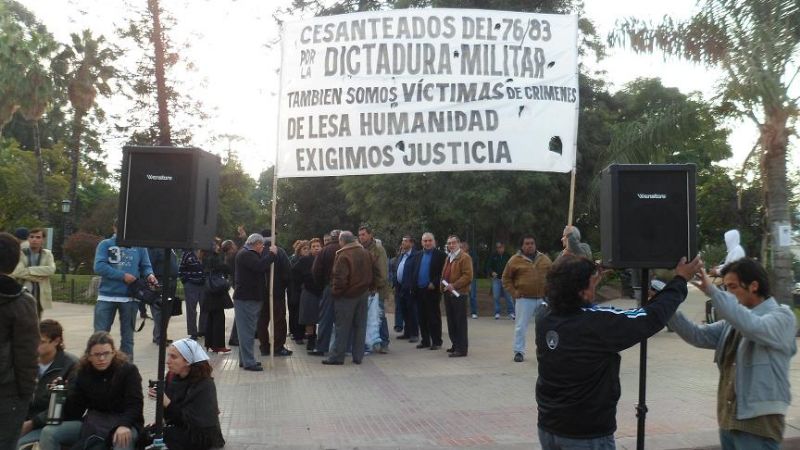 Los cesanteados por la dictadura repudiaron las condenas Lucena y Rauzzino