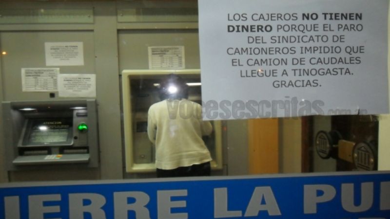 El paro de camioneros dejó sin dinero los cajeros de Tinogasta