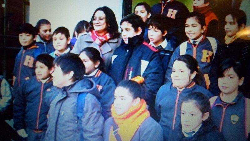 Corpacci se sacó fotos con alumnos 