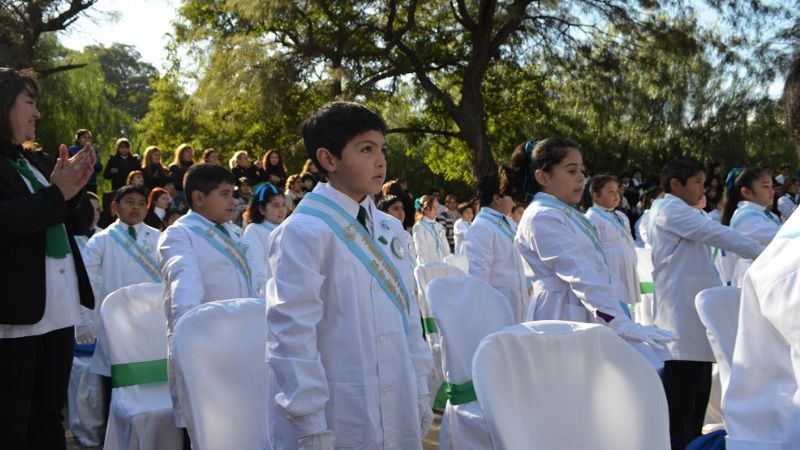 150 alumnos de escuelas municipales realizaron promesa de lealtad a la Bandera