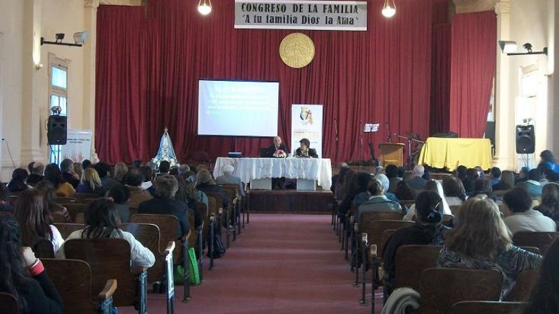 Cientos de participantes debaten acerca de la familia