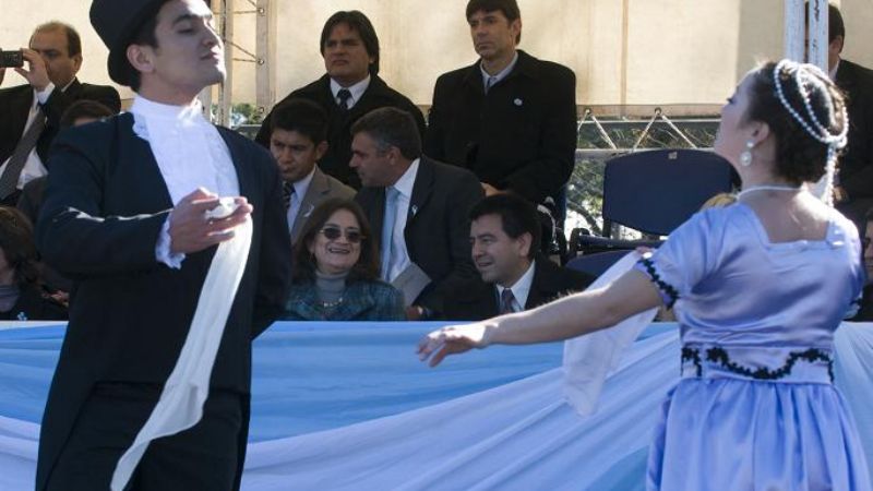Corpacci inauguró el mástil con la Bandera más grande de la Provincia