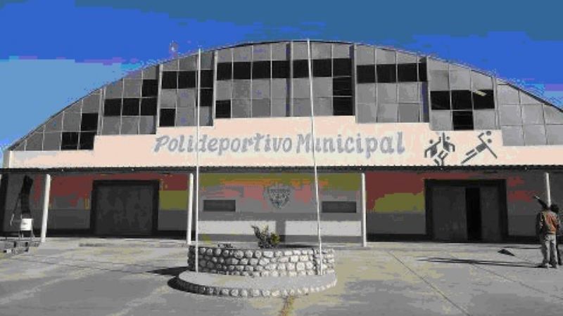 Reparan el polideportivo de Huaco