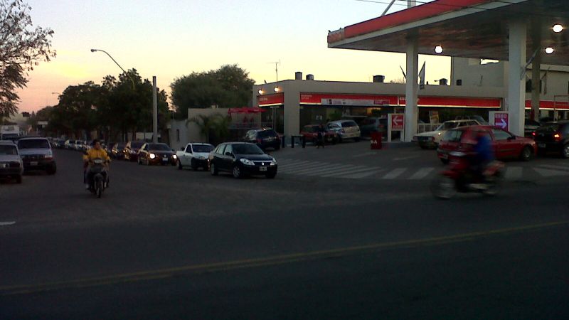 Lentamente llega combustible a Catamarca