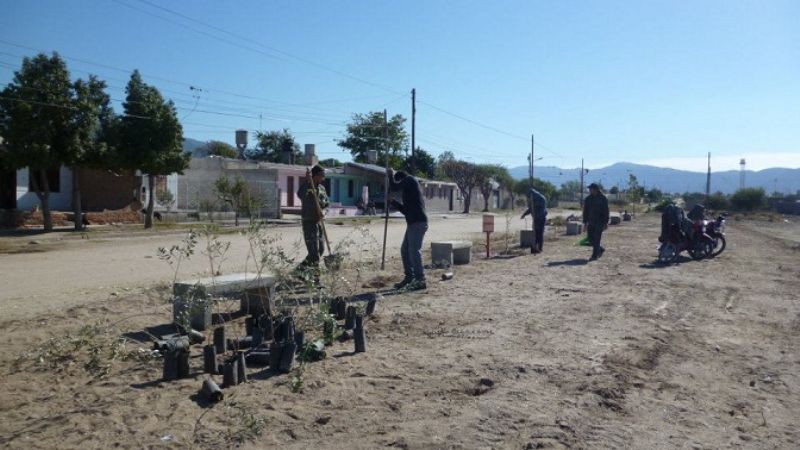 Recuperación de una cancha de fútbol abandonada