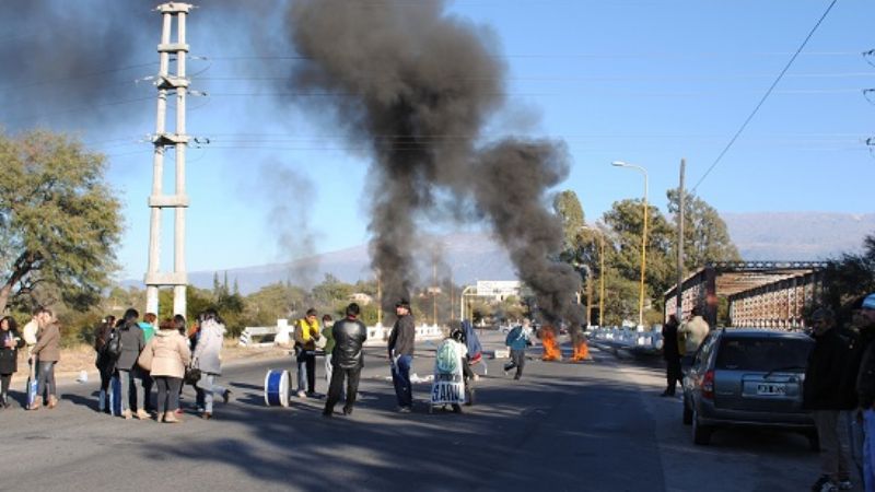 “Piquete” y corte de ruta de ATE-CTA en Tres Puentes