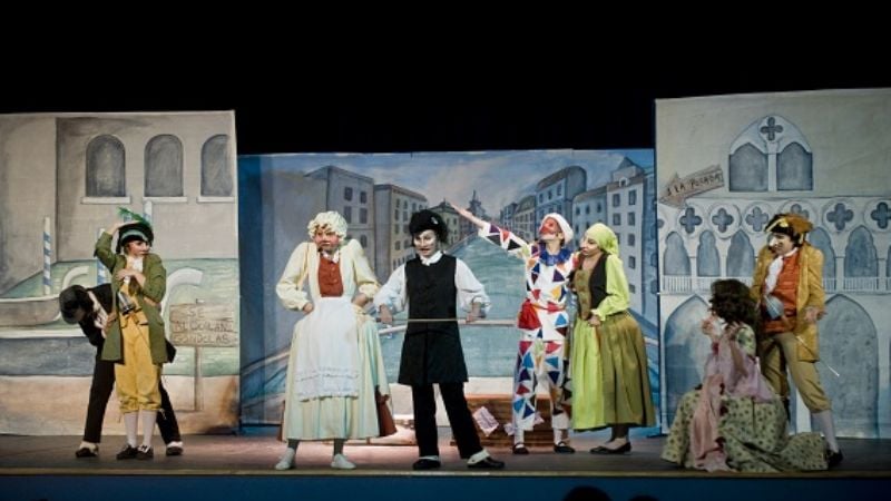 Más de 2500 alumnos asistieron a las funciones escolares de Arlequín