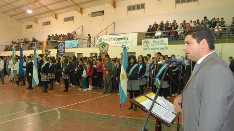 Edgar Veliz en la inauguración de los Juegos Evita