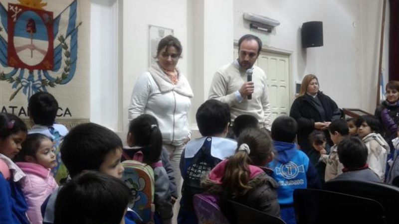 Niños de dos escuelas visitaron el CD para un taller de lectura