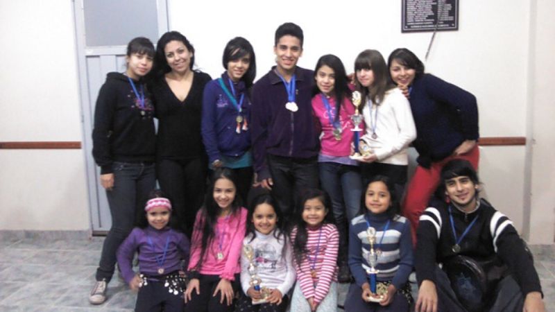 Exitosa actuación de la academia Luna de Oriente