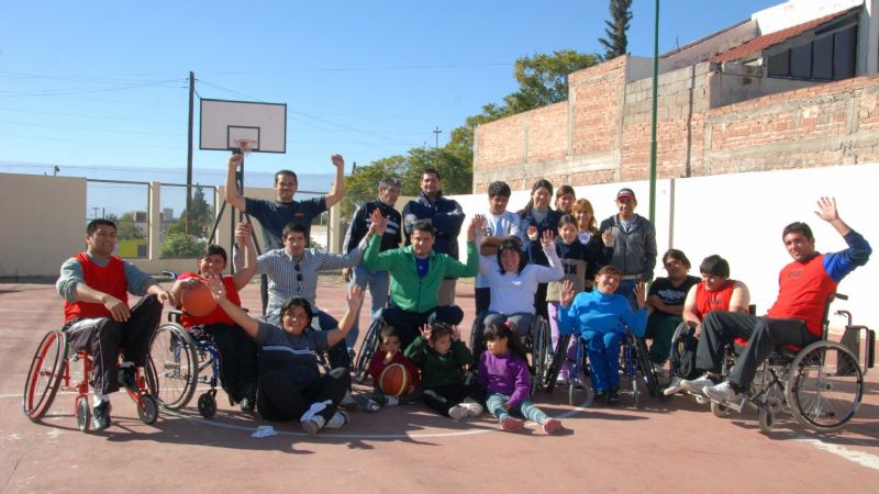 Entrega de Materiales deportivos a APYFADIM