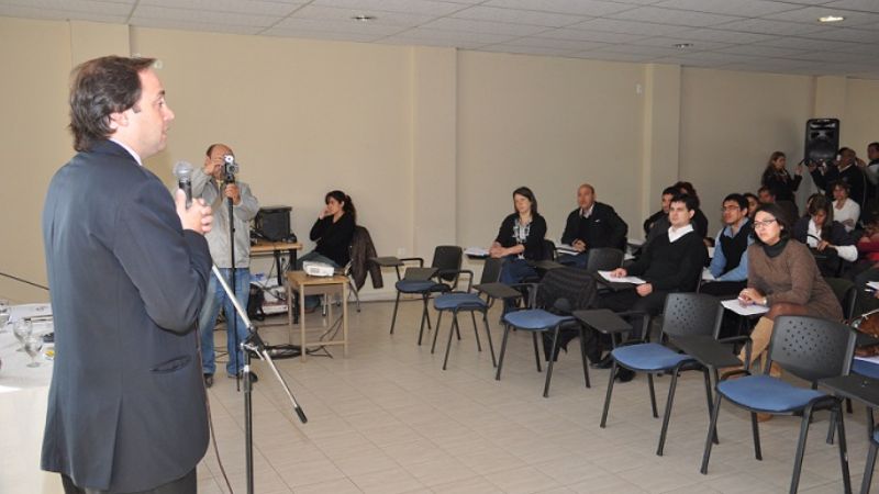 Mera presentará proyecto de ley de transición para controlar el gasto público  