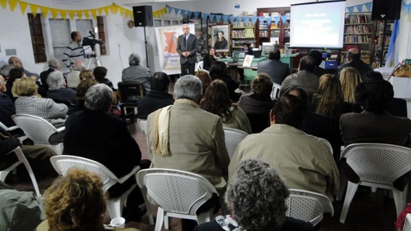 Presentan libro sobre la historia del departamento Fray Mamerto Esquiú  