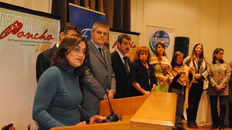 Se presentó el Poncho 2012 en Buenos Aires