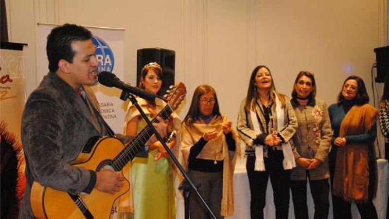 Se presentó el Poncho 2012 en Buenos Aires