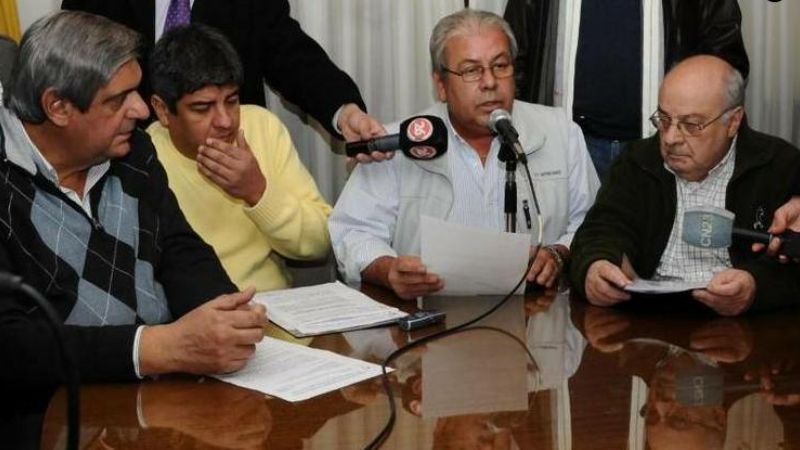 Camioneros amenaza con paros sorpresivos en todo el país