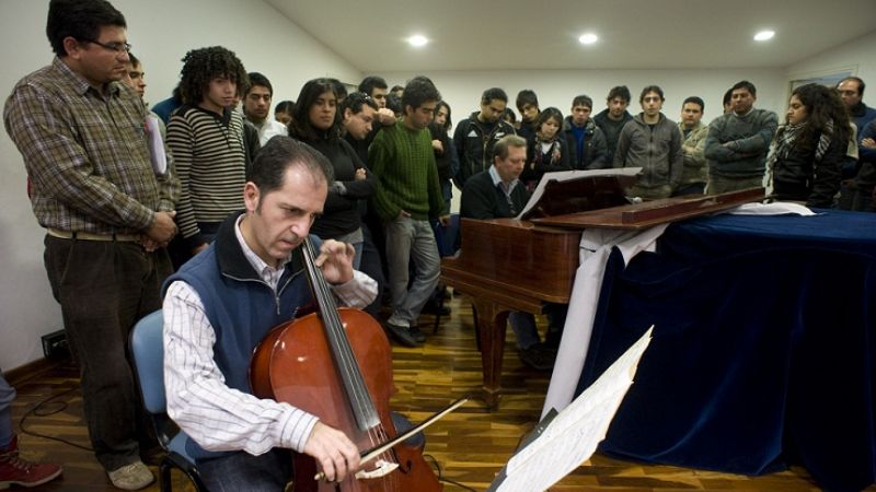 El maestro Mario Kyrkiris dio cátedra en el Programa de Desarrollo Musical