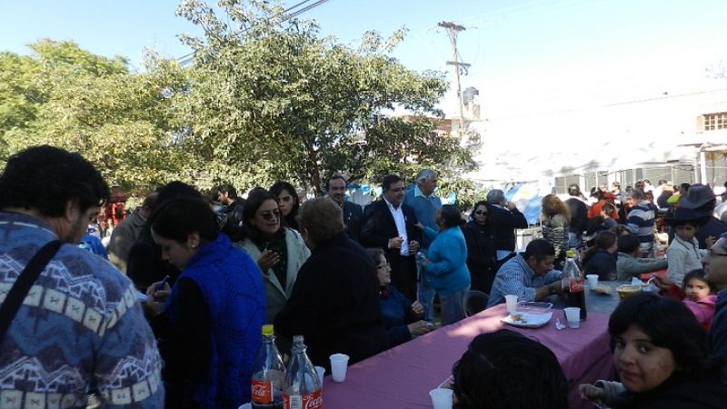 Una multitud festejó la Independencia en la Plaza de Choya  