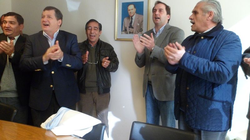 La oficina de reuniones del FPV-PJ se llama Vicente Leonides Saadi 