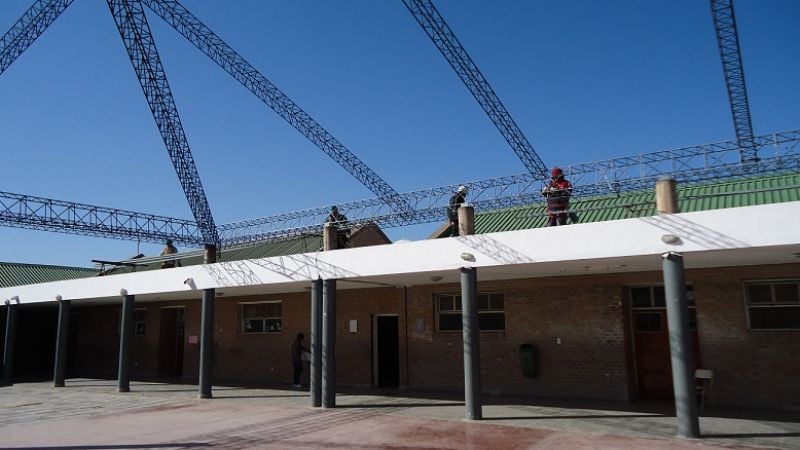 Patio de juegos cubierto para la Escuela Municipal N°3 
