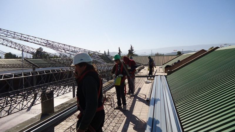 Patio de juegos cubierto para la Escuela Municipal N°3 