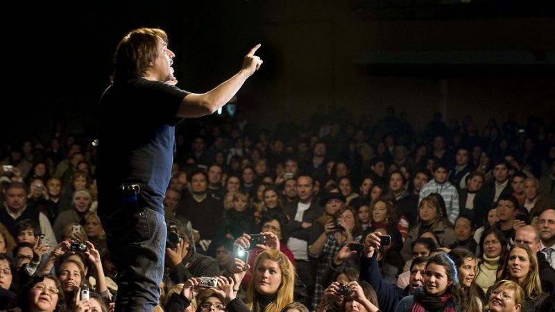 Ante una multitud, Alejandro Lerner cerró la primera noche
