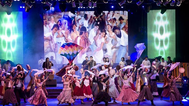 “Catamarca con vuelo propio” inició el espectáculo en el escenario mayor