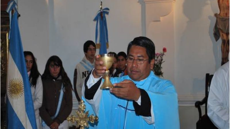 Párroco dijo que le “machucaría la cabeza” a los delincuentes