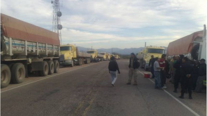 Alta tensión: llegan antimineros de todo el país