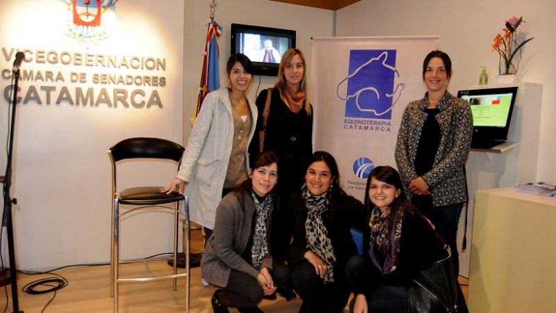 Inició el ciclo de charlas en el stand de Senadores