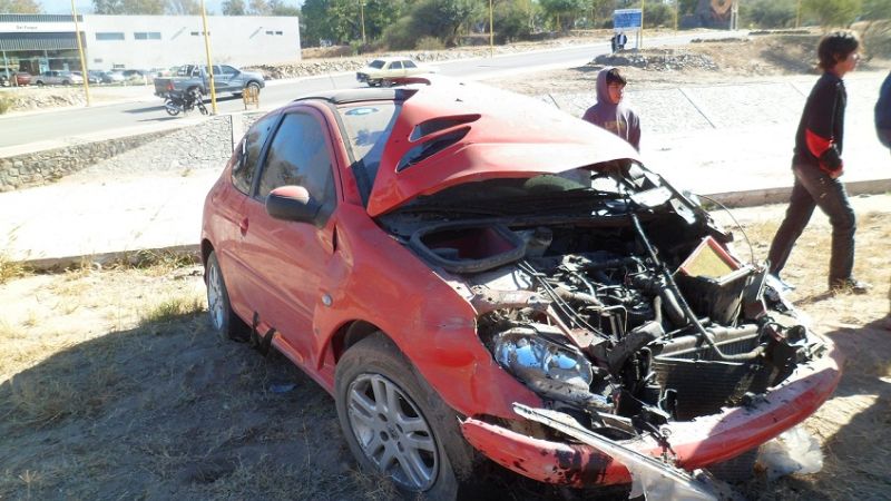 Porteños volcaron en Av. Alem