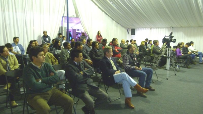 Iniciaron las disertaciones mineras en el Poncho 2012