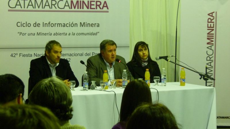 Iniciaron las disertaciones mineras en el Poncho 2012