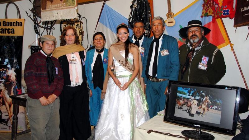 La Reina del Poncho visitó la Expo Turística y Productiva