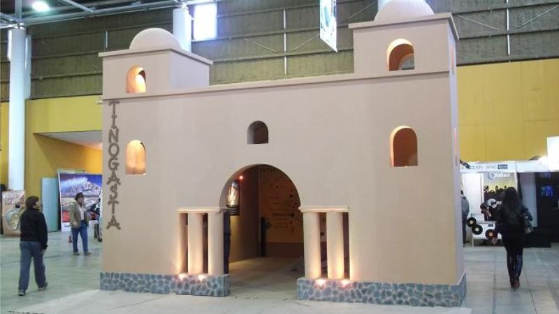 La Reina del Poncho visitó la Expo Turística y Productiva