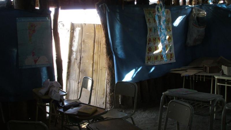 Alumnos asisten a clases a una escuela en estado deplorable
