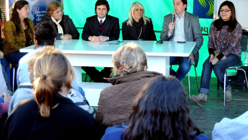 Jóvenes y jubilados en la presentación del “Conectar Generaciones”   