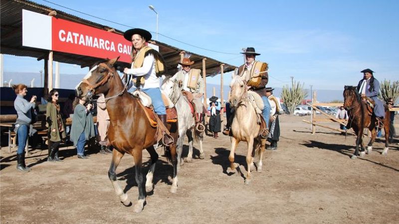 Un convenio para cabalgar juntos