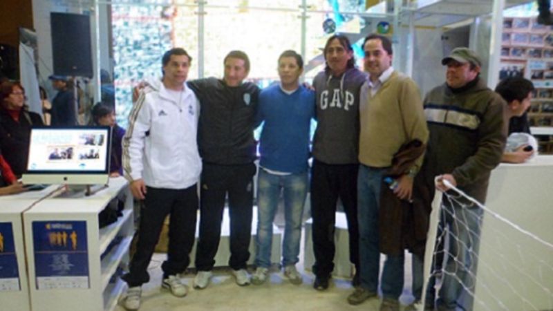 Fútbol tenis en el Poncho  