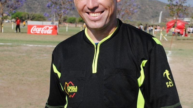 El árbitro Guido Medina frente a su primera final