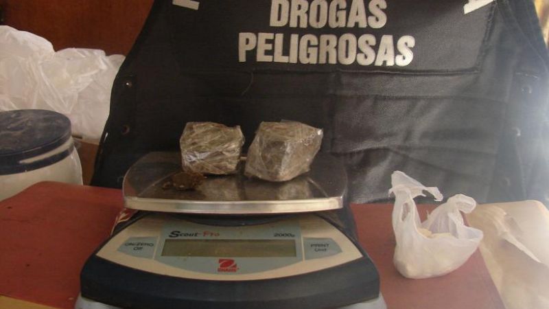 En varios allanamientos, secuestran droga y elementos 