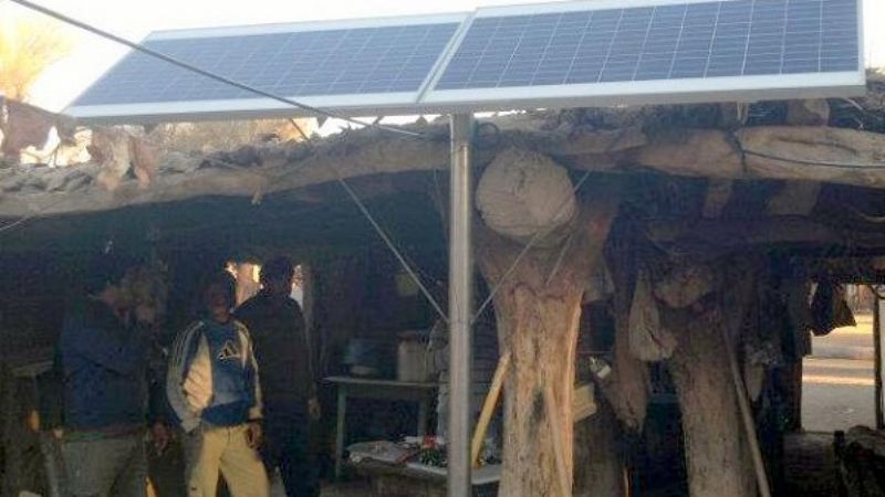 La EC instala paneles solares en escuelas de Pipanaco