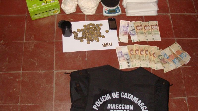 Secuestran droga y dinero en efectivo  