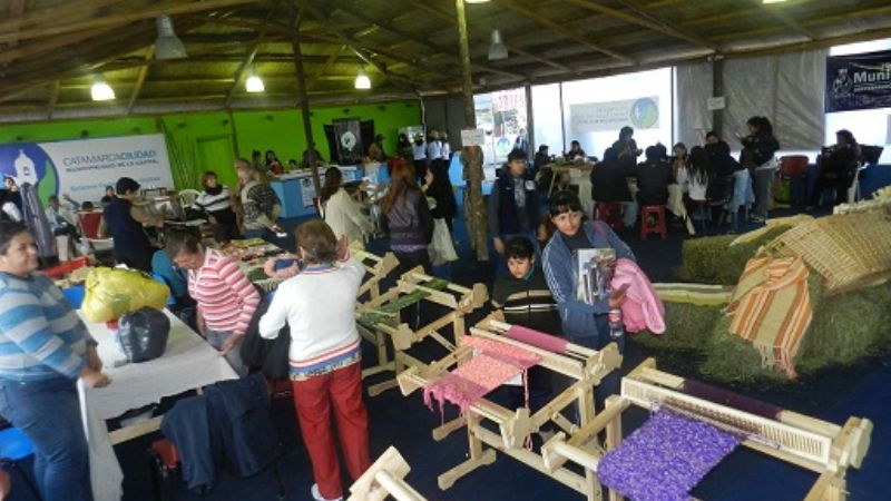 Gran desfile de prendas artesanales 