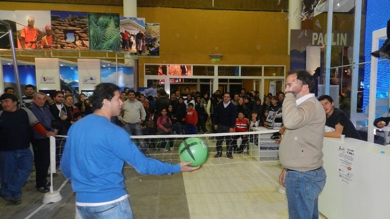 “El Rata” Gordillo en el stand de la Municipalidad de la Capital