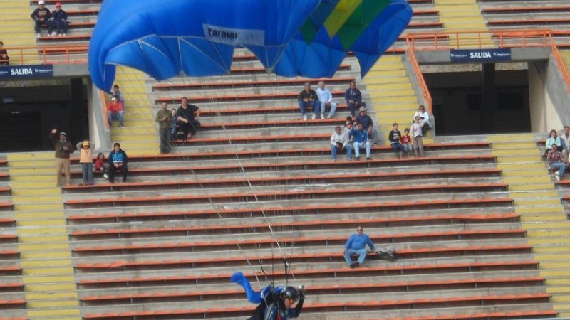 Paracaidismo en el Bicentenario  