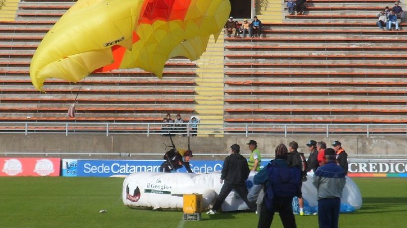 Paracaidismo en el Bicentenario  