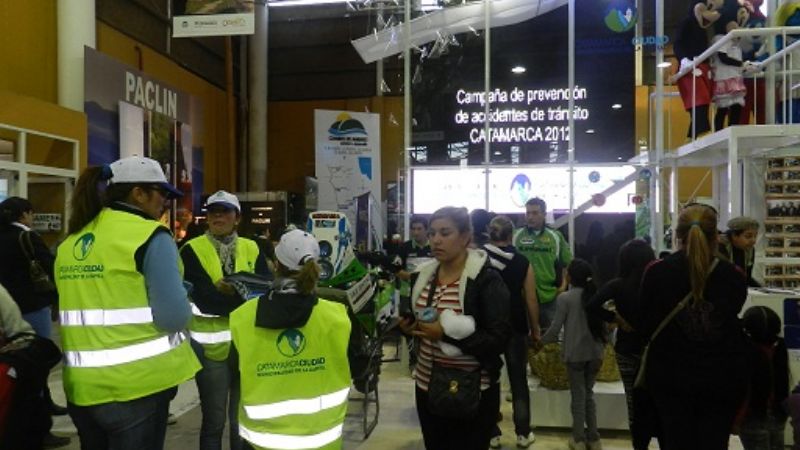 Sortearon cascos entre las personas que visitaron el stand de SFVC